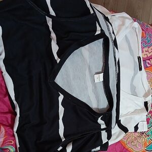 Black and White Striped V-Neck Sleeveless Tops